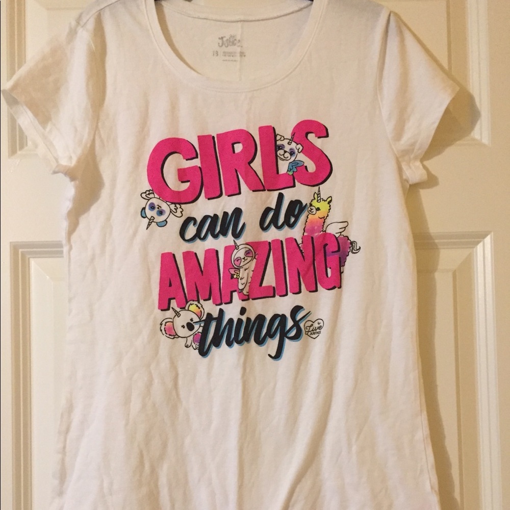 Girls Can Do Amazing Things T-Shirt